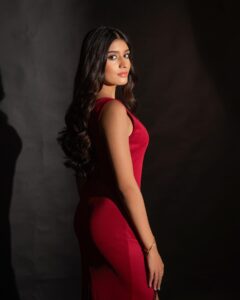 Aadhya Anand Instagram - Filmfare OTT Awards 2023 Nominated for Best Actor, Series (Female), Comedy. Crushed S2❤️ @filmfare It’s been a long way, from watching Filmfare on TV in the comfort of my home, to being a nominee. This is a journey to remember for sure; which came in with hardwork and a lot of talented hands that joined together to make this happen. This would have never been possible without my mumma, who is my everything. My Dad, you would never find a better man than him, who supports you so much. My family and friends who have been a pillar of strength and have been my biggest supporters throughout. Special mention to my sister, Bebo and my brother, Advi who are my biggest fans and make me feel so special. I love you guys to bits. But stop forcing others to watch my shows and music albums! Thank you @dicemediaindia @cinemawalenawabsaab @akshata.samant @heenadsooza @kurundkarmandar for trusting me with Aadhya Mathur❤️ This wouldn’t have been possible without my lovely cast members, especially @rudhrakshjaiswal1 and @chiragkatrecha for bringing in that amazing chemistry❤️ Thank you to the entire team of @amazonminitv @sufiyankhan @denaiel Thank you to all the HOD’s and their amazing team! @makeupbyjaycee__ Thank you for having my back and always standing by me! Dada’s on set and to everyone who has worked behind the scenes relentlessly. Last but not the least, I would like to thank all my fanpages and each one of you who have been my strength and made me who I am today. Photography - @deepak_das_photography Makeup - @makeupbyjaycee__ Hair - @bepari_seema Jewellery - @bhimajewellers @bhimajewelleryofficial #aadhyaanand #aadhya_anand #crushed #filmfare #filmfareawards