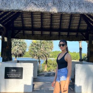 Aadhya Anand Instagram - Hot girl summer🌴
@shangrilamauritius 
.
.
.
.
#aadhyaanand #aadhya_anand #mauritius #mauritiusisland #africa #beachvacation #mumbai #holiday