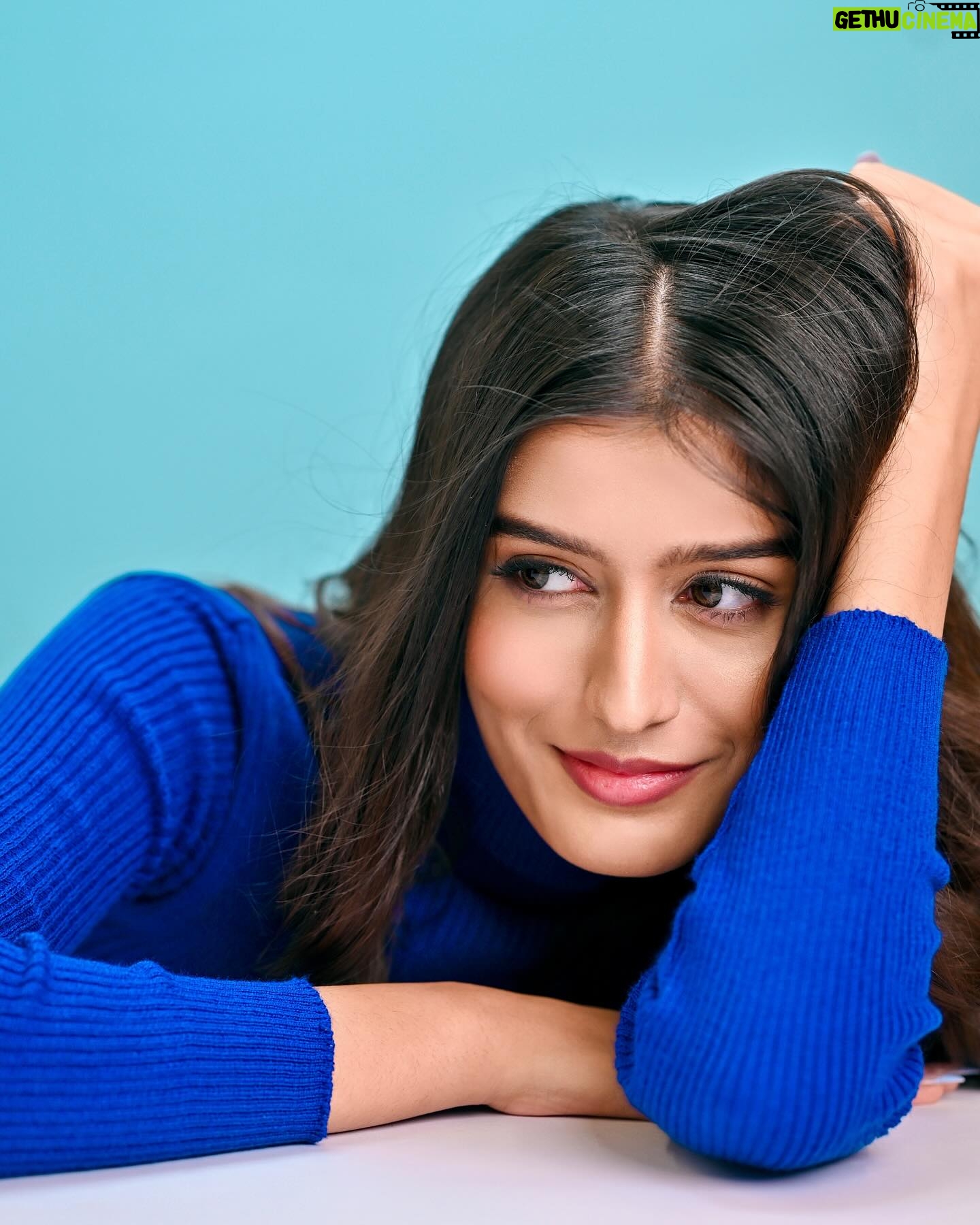Aadhya Anand Instagram - All I want for Christmas is you❄️⛸️ Photography - @deepak_das_photography Edited by - @omkarnaik__ Makeup - @makeupbysheryl.b Hair - @hairstylistmona16 #aadhyaanand #aadhya_anand #christmas #dysonindia #beauty