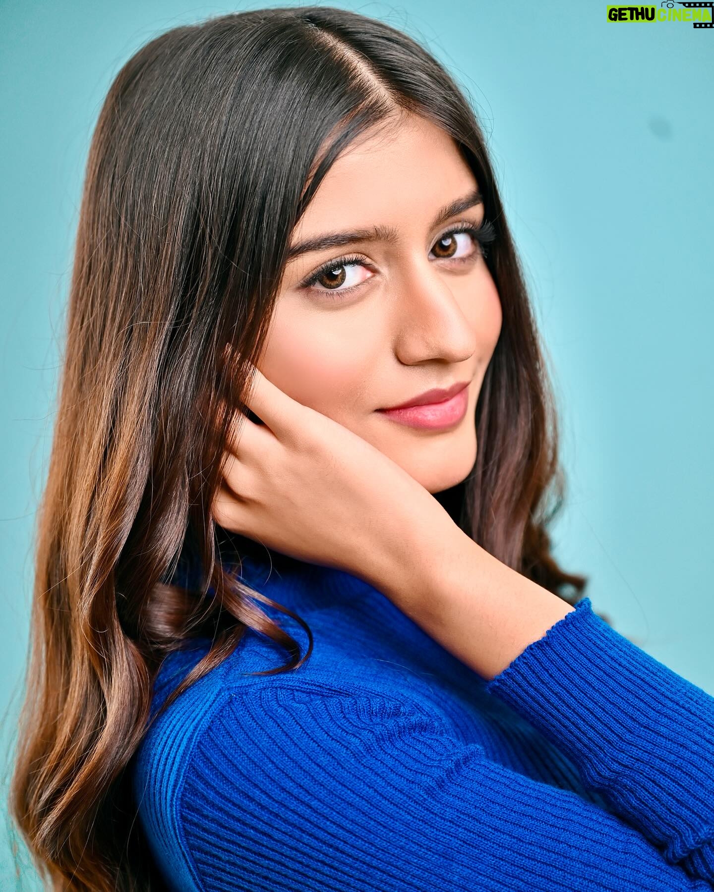 Aadhya Anand Instagram - All I want for Christmas is you❄️⛸️ Photography - @deepak_das_photography Edited by - @omkarnaik__ Makeup - @makeupbysheryl.b Hair - @hairstylistmona16 #aadhyaanand #aadhya_anand #christmas #dysonindia #beauty