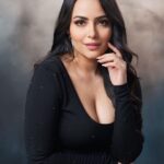 Aanchal Munjal Instagram - Here’s welcoming the month of loveeee .. 👄 #HelloFebruary 🧿🫶🏻🧚🏻‍♀️🥳 For those born on 29th, would be so happy this year 👅 Captured by @nayyarentertainment 🤍 Hair & makeup by @ankitaaa_mua 🤍 Outfit by @apni_dhun_main 🤍 Shot at @studio_imagecompany 🤍