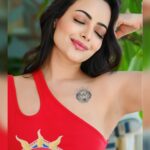 Aanchal Munjal Instagram - I’m exactlyyyy what my top says 🌝 Shot by @khiladii_bhaiyaa Make up by @prassiddhi.thaker Hair by @aarthishanmukhi
