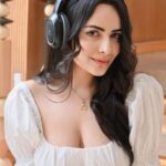 Aanchal Munjal Instagram – Can I be your DJ ?! 👀👅

Shot by @khiladii_bhaiyaa
Shot at @craycraftmumbai