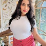 Aanchal Munjal Instagram – Physically sitting & drooling over last mangoes of this szn while posting these .. #HelloMay 🧿❤️🥭🌟🧚🏻‍♀️
