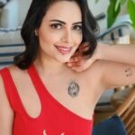 Aanchal Munjal Instagram - I’m exactlyyyy what my top says 🌝 Shot by @khiladii_bhaiyaa Make up by @prassiddhi.thaker Hair by @aarthishanmukhi