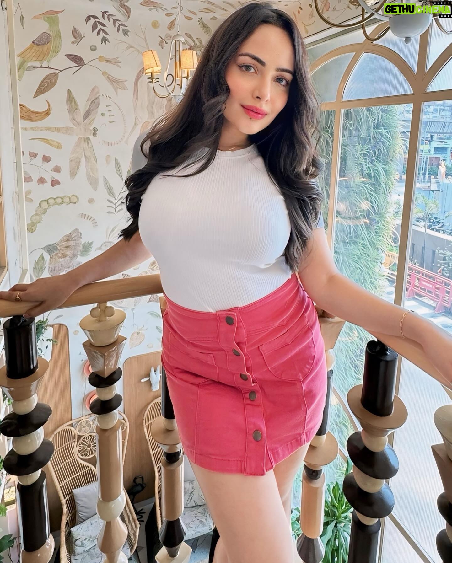 Aanchal Munjal Instagram - Physically sitting & drooling over last mangoes of this szn while posting these .. #HelloMay 🧿❤️🥭🌟🧚🏻♀️