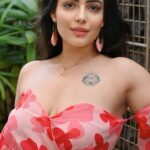 Aanchal Munjal Instagram - Absolutely loveee these outfits by @sotbella_in 👄🌝 You can use my coupon code - ‘AANCHAL20’ to avail flat 20% discount ! 🧚🏻‍♀️ #Sotbella #StylewithSotbella Also.. would like to know in the comments below which one did y’all like the most 🫠