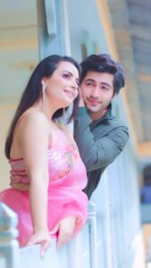 Aanchal Munjal Instagram - Gulabi sadi 🫶 . . #reels #reelsinstagram #reelitfeelit #reelkarofeelkaro #akshaykharodia #aanchalmunjal #dance #lyricaldance #trending #gulabisadi #viral