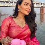 Aanchal Munjal Instagram – Started Day 1 of city promotions for #Mandali on Day 1 of Navratri in Varanasi !!! 😍❤️ #JaiMataDi 🧿🌟