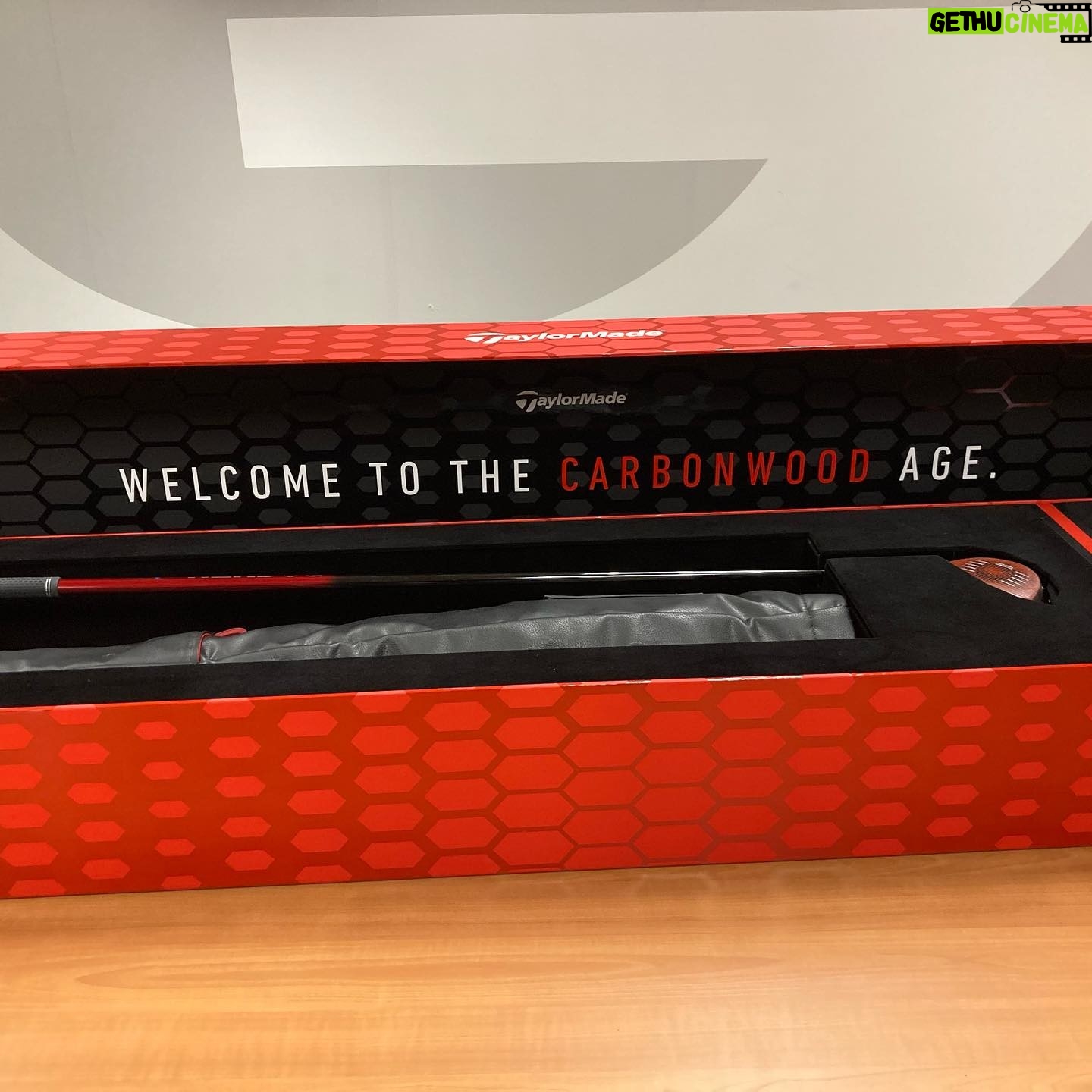 Aaron Rodgers Instagram - Love it when the @taylormadegolf box shows up to the facility! Thanks for always making sure Iโve got the best clubs in my bag ๐ช๐ผ๐ช๐ผ @taylormadegolf #stealthdriver #carbonwood #tahoeready #boycottallothergolfbrands #
