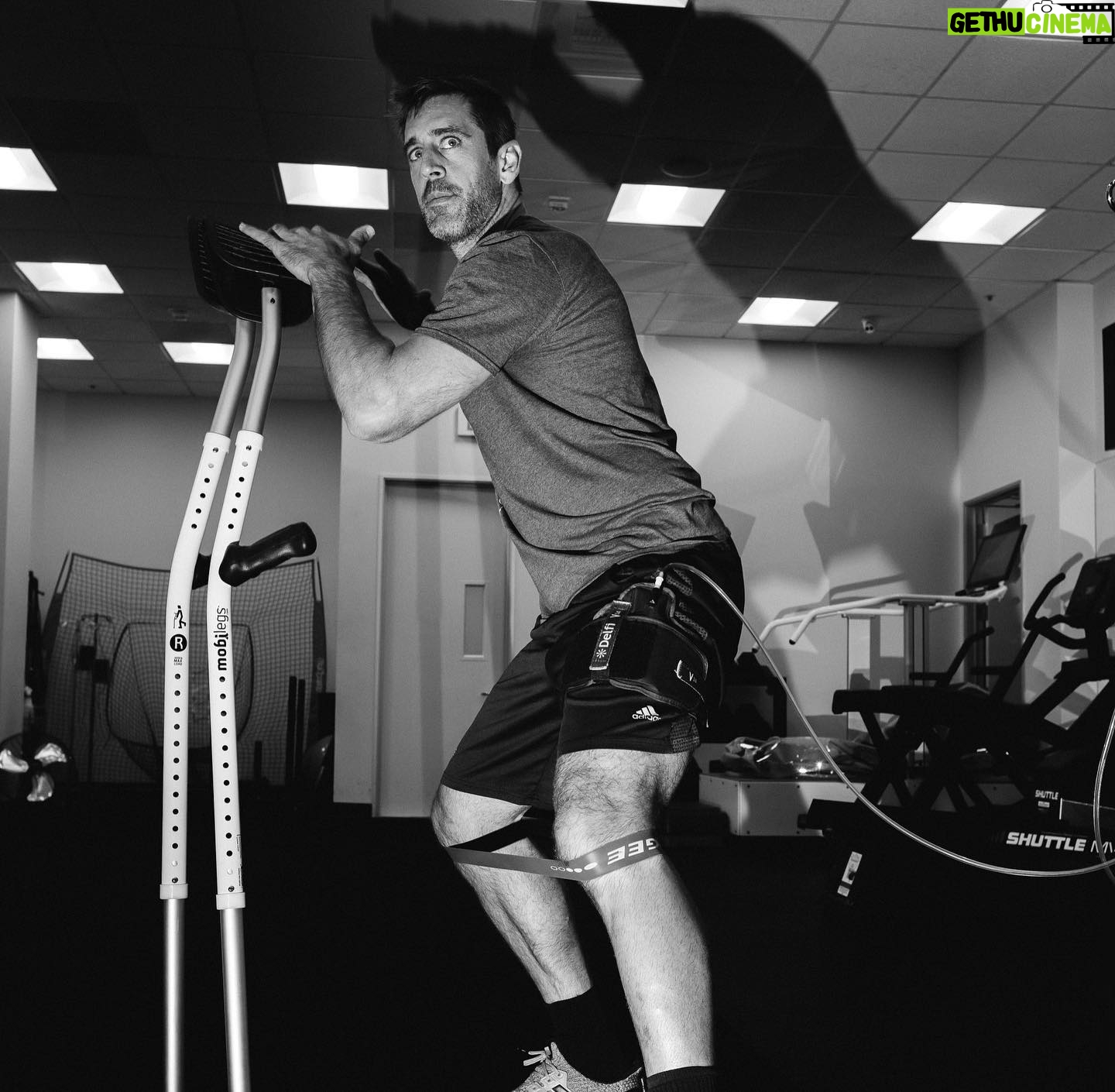 Aaron Rodgers - 375.2K Likes - Three weeks into the rise to recovery. #healing #
photo credit: @ryanwilliamwest