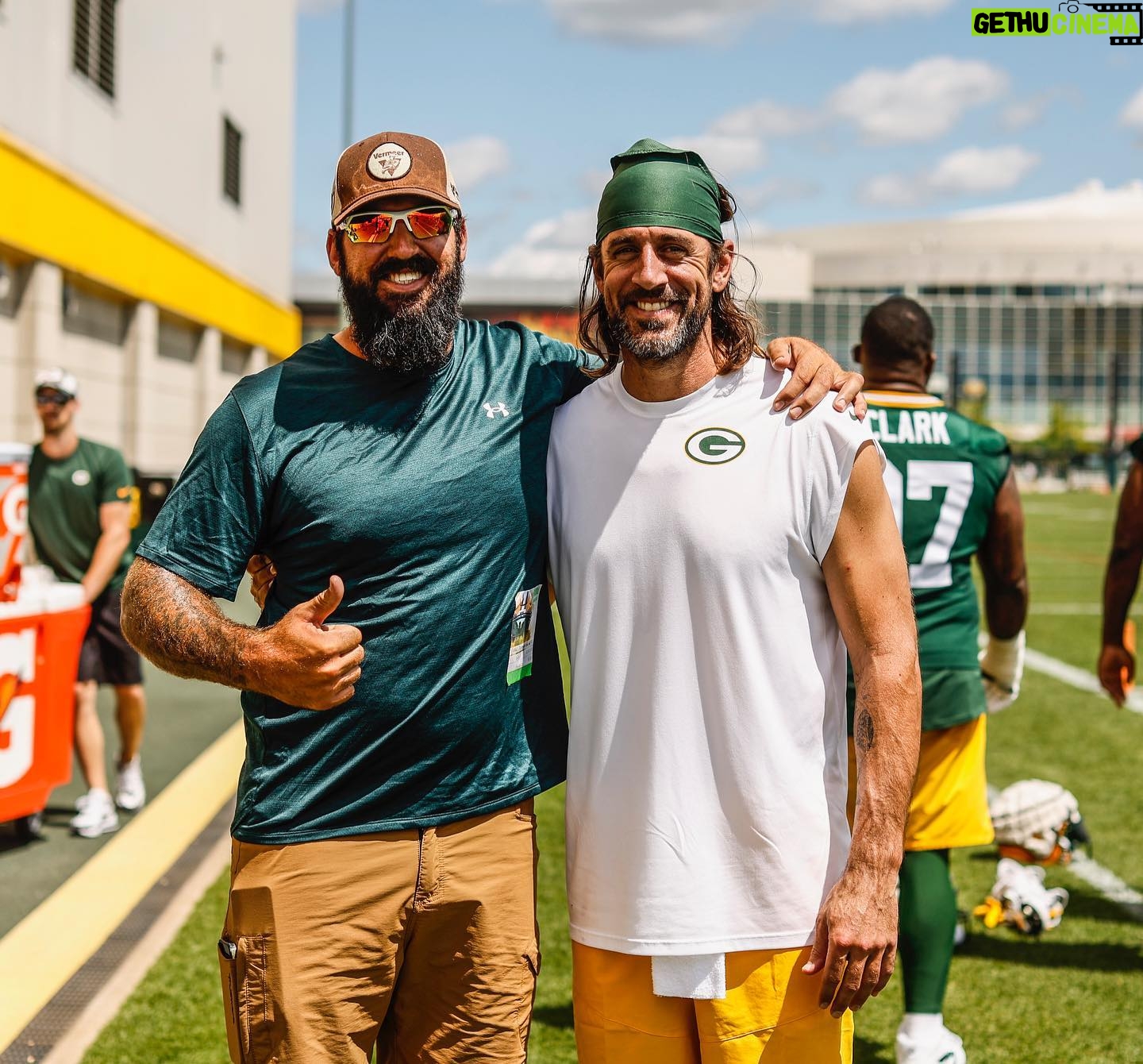 Aaron Rodgers Instagram - Playing with @rcobb18 , being coached by Tom Clements, seeing an old warrior and teammate @62theyard and riding down to work with @davidbakhtiari jamming tunes... Ya, today was a great day. ❤️ #year18 #69haspinkeye #