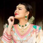 Aashka Goradia Instagram - I was dressed for a very special, special evening. Colors, love, flowers, sunset and Goan breeze. . . . . .. . . Loved my Outfit: @rajdeep.ranawat.official x @tanngcommunications Jewel: @vanijewels_byvaidehi Styled By: @saloni142_ 📸 @eli_smitt ♥️ . . . . #indian #desi #prints