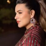 Aashka Goradia Instagram - Mamma Deep Red’ From dressing up daily to now quarterly - cherishing all of it. . . . . . . . . . . . Loved my Outfit: @sejalkamdardesigns x @tanngcommunications Jewel: @vanijewels_byvaidehi Styled By: @saloni142_ 📸: @eli_smitt always ♥️