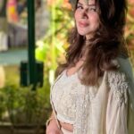 Aashka Goradia Instagram - 🌙 ✨