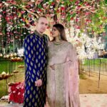 Aashka Goradia Instagram - Feeling Gulabi in a saree after so long! @ibrentgoble with my love ♥️ Found some time to dress up after constant front button outfits at office (ofc - as my son goes with me) - feeding gowns at home - burp cloths - shoulders wet from spit ups 😉 ( I still wouldn’t exchange any of this to anything, still the best days of my life) it was good to dress up! #newmom in a #saree . . . . . . . . . . . . . Outfit: @kalighataindia Styled By: @saloni142_ Jewels : @sujhal_jewels Styled by @__snehasharma___ #sareeforever #sareelove #momlife #newparents #postpartum