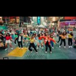 Aastha Gill Instagram - Watch the SHIAMAK USA team perform to the new track of @aasthagill “Kyun” song at the iconic Times Square✨🔥❤️ 🎥- @geniusdance , @geniusphotos00 Dancers- @ashit23 , @lekhana_thummala , @aniiiles , @nrityanish , @lesterf07 , @kamalkumana , @_nritya_sadhana_ _ , @nikitahapyfeet , @wakeuppatrick , @rishav1708 , @hersheeys__ __ , @agriima.srivastava , @kacey_thantsu , @kamalkumana , @kmxdance , @adrita.chatterjee1 , @kimaya9 , @excl.usivejy , @nishi_chowdary , @tulika , @ankitha_96 . . #timesquare #danceflashmob #aasthagill #kyun #newsong #newyorkcity