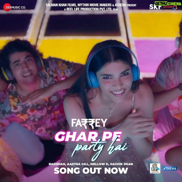 Aastha Gill Instagram - It’s time to turn up the volume and party as #GharPePartyHai is hitting the charts! @beingsalmankhan @soumendra_padhi @alizehagnihotri @isahilmehta @zeynshaw @prasanna_bisht @ronitboseroy @juuhithesoniibabbar @yerneninaveen @atulreellife @nikhilnamit @sachinjigar @soulfulsachin @jigarsaraiya @badboyshah @aasthagill @mellowmellow @vijayganguly @sunirkheterpal @skfilmsofficial @mythriofficial @reellifeproduction @athenaenm @zeemusiccompany @castingchhabra @mukeshchhabracc @pvrpictures
