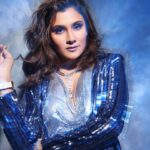 Aastha Gill Instagram – Blue is the colour this season 💙

—
Hair and Makeup by @cashmakeupartistry 
Shot by @shutterstrings 
—

#aasthagill #agog #artist