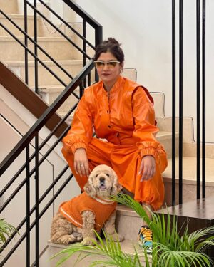 Aastha Gill Instagram - Tippy tippy tap, what colour you want? 
🧡➡️❤️➡️💗➡️💛

#AasthaGill #BellaGill #AGOG #twinningiswinning #twinning #cockerspaniel