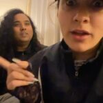 Aastha Gill Instagram - Pre show chaos and this one is always after my 🍑 @cashmakeupartistry Get ready Pune! We’re coming! @dimora.pune