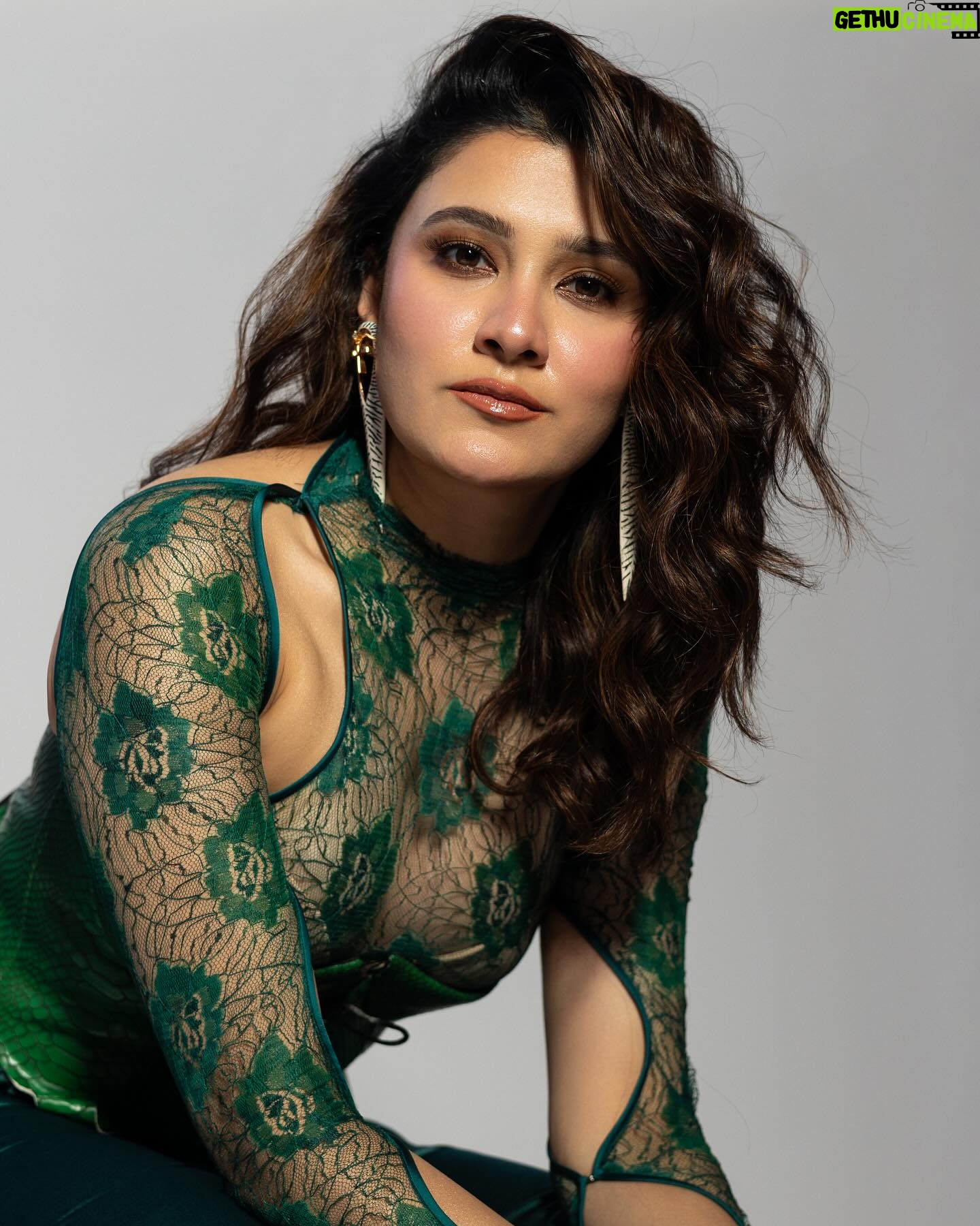Aastha Gill - 35.5K Likes - 🤔💚
Styling - @stylenmua
Outfit - @rheapillairastogi
Jwellery- @outhouse
Hair - @hairstylist_jennny
Makeup- @cashmakeupartistry
📸- @dinesh_ahuja