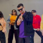 Aastha Gill Instagram - I’m so in love with you ❤️ Reo took #VeMainKehnaChallenge and wants to know what you feel about it. He is now waiting to see your covers! 😎 Upload and tag us! DC - @vinaykhandelwal Artist - @aasthagill Studio - @hotstep.co HQ Dancers - @vinaykhandelwal @smthngpretty @prernaverma829 @ariyana_04 @alinakhan.23 . . . . #dance #DanceChallenge #Dancereel #vinaykhandelwal #vinaykhandelwalchoreography #hotstep #hotstephq #aasthagill #vemaikehna #newsong