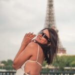 Aastha Gill Instagram - This view never gets old 💛 #aasthagill #agog #paris #parisfrance #eiffeltower #kyun #artist
