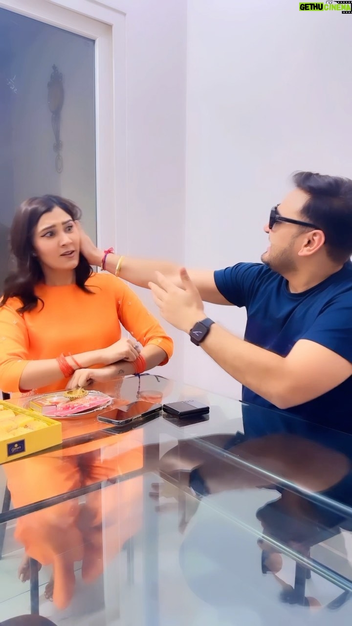 Aastha Gill - 35.4K Likes - Bhai ya kasai? 🥵🤣
#rakhi2023 #happyrakshabandhan #brothersday #AasthaGill
@pulkitrawat13 @alphaankit
