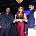 Aayushi Jaiswal Instagram - Dadasaheb Phalke Icon Award For Ott Influencer 2024 mila hai mujhe ap logo ke support aur pyar ke wajay se 🙏🏻🙏🏻
