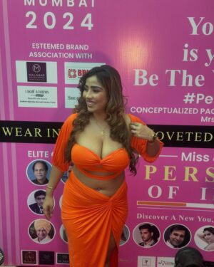 Aayushi Jaiswal Instagram - #Personaofindia #miss&mrs  #anewyou #walkforcause #Powerwalk  #voiceoofondia #Mumbai #defeatcancer #beautypageant #debashree chakroborty #comments #staytuned #followformore