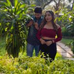 Aayushi Jaiswal Instagram – Dekho kaise hoti hai shooting 🎥