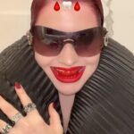 Abby Roberts Instagram – who do u fink gave u the teef? #redteeth

using @mehronmakeup red tooth fx