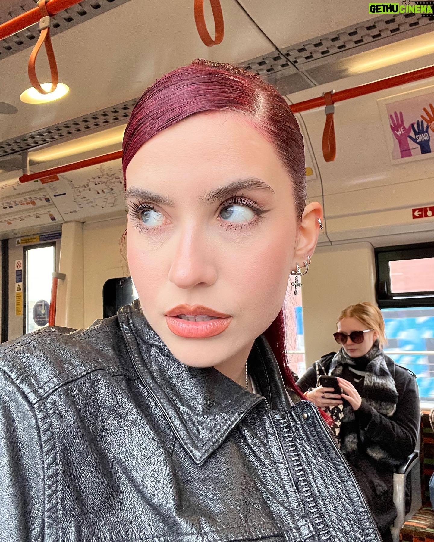 Abby Roberts Instagram - feeling pretty supersonic today idk about u🖤