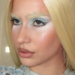 Abby Roberts Instagram – i feel so blue @estermanas 💋