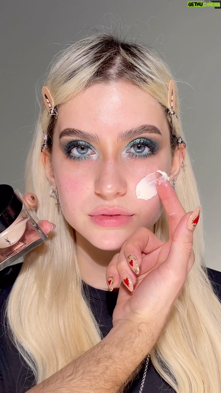 Abby Roberts Instagram - Matching your eyeshadow to your eyes in 2024 π Model @abbyroberts @morphebrushes 18CT palette @makeupbymario master metallics @isamayabeauty wild star palette @yslbeauty moisturiser @hauslabs foundation @milkmakeup contour stick @nudestix cream blush Nude Buff @kvdbeauty contour palette @kyliecosmetics baddie on the block blush @makeupforever lip liner @nudestix sunkissed nude lip pen