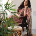 Abhirami Venkatachalam Instagram - காதல் Shoot series by the lovely team Makeup - @pavihairandmakeup Hair- @mani_stylist_ Saree- @kaarigai.sarees Jwellery- @littlefingers_bridal_jewellery Photography- @photoinfinity.ch