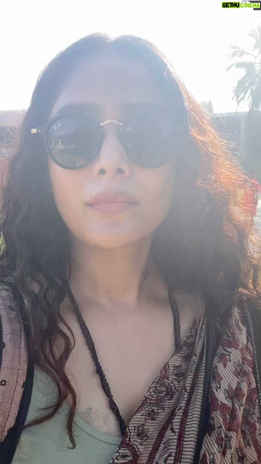 Abhirami Venkatachalam Instagram - Throwback to my trip to @isha.foundation 😍✨ Best time evaaaaaa♥️ Thank you babies @lishachinnu @sanjanaa_sk and my dearest volunteers and teachers @akash_ram76 @cvmani_ 🤍✨🌸 PS- A life time experience forever in love ♥️