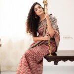 Abhirami Venkatachalam Instagram - மாயநதி…….. அபிராமி In Frame - the Talented @abhirami.venkatachalam Elegant work from MUAH- @pavihairandmakeup Perfect Hairstylist- @mani_stylist_ The beautiful Saree from - @kaarigai.sarees Nice Jewellery from- @littlefingers_bridal_jewellery Videos by- @photoinfinity.ch #abhi #photoshoot #reeloftheday #trendingreel #trendingtamilreel #actress #tamilactress #chennai #canon #shoutout #tamilcinema #saree #tamil