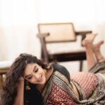 Abhirami Venkatachalam Instagram - காதல் Shoot series by the lovely team Makeup - @pavihairandmakeup Hair- @mani_stylist_ Saree- @kaarigai.sarees Jwellery- @littlefingers_bridal_jewellery Photography- @photoinfinity.ch