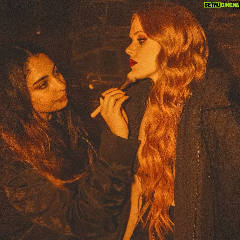 Abigail Cowen Instagram - fun fact: there used to not be a redhead emoji so I used to have to use these instead 🍊🥕🦐🩳🧶 but it’s fine we’re chillin over here everything’s FINE