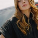 Abigail Cowen Instagram - Thank you for having me @bmwm and thank you for choosing that song, I feel cool now because my ankle definitely gave out right after this. :’) 🤍 #THEi7M70 #BMWxCannes #TheArtofSeeingTomorrow #ad