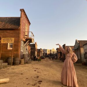 Abigail Cowen Instagram - just a little reminiscing never hurt ANYBODY except for me cause i miss filming for @redeeminglovemovie and i miss @d.j.caruso still thankful you took a chance on me to help bring this story to life 🤍
