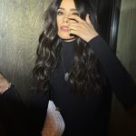 Abigail Spencer Instagram - bisou. nice to meet you.💋 📸 @claytonhawkins
