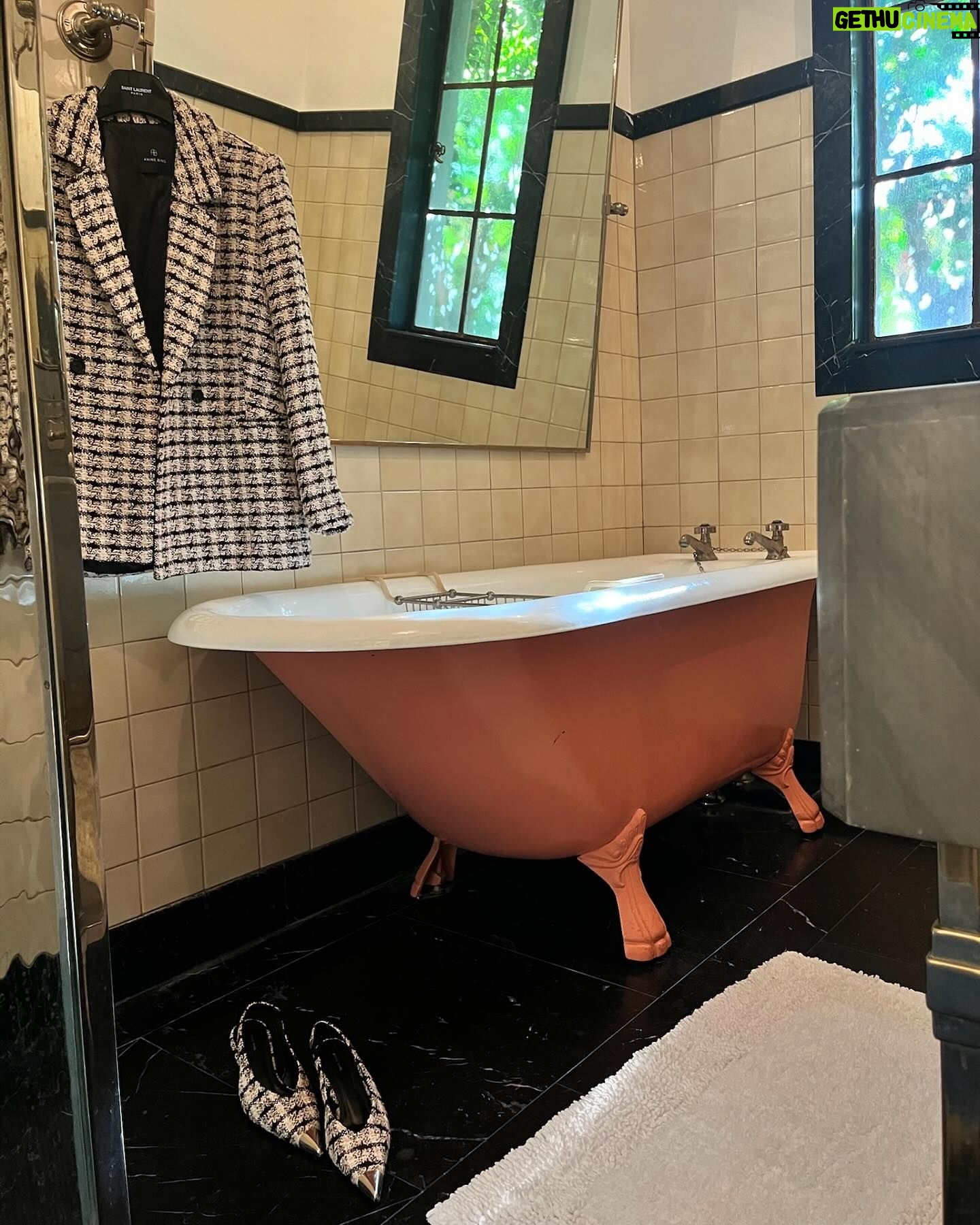 Abigail Spencer - 14.7K Likes - 🛁.
