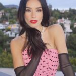 Abigail Spencer Instagram - Smooth operator. 💋 📷 @valeriaferreiramakeup