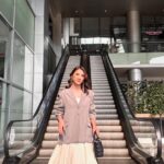 Acha Sinaga Instagram – Ngga ada tuh yg namanya tanggal merah buat Ibu, apalagi hari kejepit… apa itu libuur?Semangat ya para Bundaaa, kita pasti bisyaaa 💪🏼