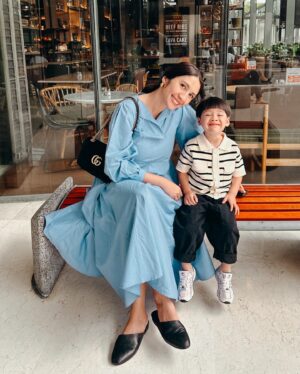 Acha Sinaga Instagram - Akhirnya bisa jalan ke mall abis liat sekolah buat Luke, Kenan di rumah dulu karena kita semua baru sembuh dari flu. Slide terakhir anak Ostrali tegang baru pertama kali di-keramasin di salon 🤭