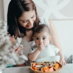 Acha Sinaga Instagram - Perjalanan MPASI tu bitter-sweet banget ya Buund, something yang kita tunggu-tunggu karna excited liat si Kecil akhirnya makan, tapi ternyata once you start you’ll change forever 🤭 Bukan anak kita aja yg belajar makan, tapi kita Ibunya juga ikutan banyak belajar. Belajar pilih menu yg bergizi, belajar masak makanan yang sehat, belajar lebih sabar kalau ternyata anaknya gak mau makan hasil masakan kita (wkwk nyesek yaak), belajar mengolah emosi kalau anaknya lagi GTM, belajar kuat ngadepin pertanyaan2 keluarga besar/ tetangga. Hmm coba lanjutin belajar apalagi Buund? 😁👇🏼