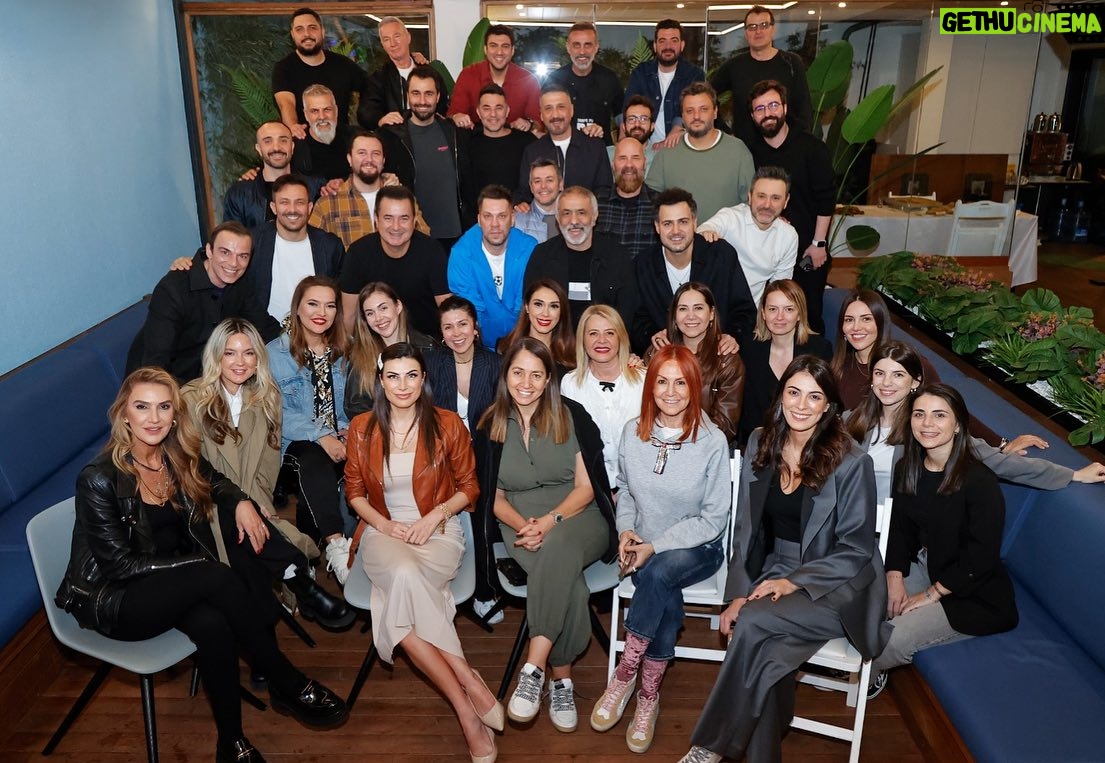 Acun Ilıcalı Instagram - Kanalımızı zirveye taşıyan değerli yüzlerimiz ve ekranda görünmeyen değerli ekibimiz ile iftar yaptık. İyi ki varsınız. @tv8 #TV8